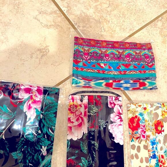 ❄️❄️CLEARANCE ❄️❄️ BRAND NEW MASKS still in bag - Picture 3 of 11